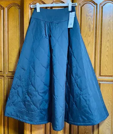 택 포함 새상품 AZUL BY MOUSSY 퀼팅 플레어 스커트 M