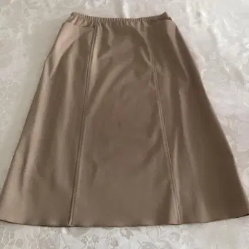 폭시 뉴욕 사다리꼴 스커트 40 베이지 홈 클리닝 가능