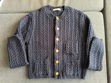 맥피 하이브리드 코튼 케이블 크루넥 가디건 골드 버튼 S