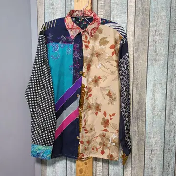 멀티 컬러 긴팔 셔츠 플라워 무늬