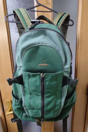 Swarovski 그린 컬러 아웃도어 백팩