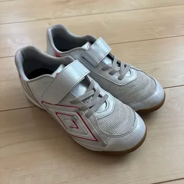 엄브로 풋살화 21.5cm