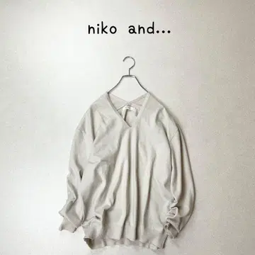 niko and - 워셔블 WV 넥 니트 스웨터