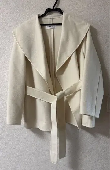 [1주 한정판] FRAY I.D 숏 기장 코트 아이보리