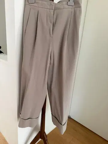 파비아나 필리피 베이지 플리츠 캐주얼 팬츠 40