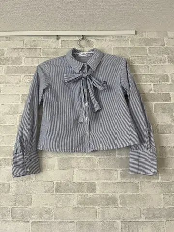 스나이델 리본 원포인트 로고 셔츠 네이비 스트라이프