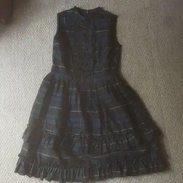 민소매 무릎 기장 원피스 블랙 그린 체크