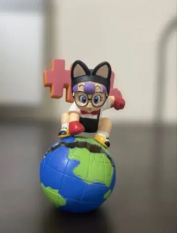 Dr. 슬럼프 아라레짱 피규어 컬렉션 지구건