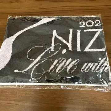 MUFFLER TOWEL / NiziU
