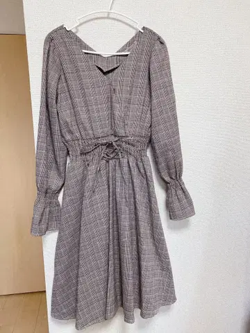 NICE CLAUP 체크 무늬 플레어 슬리브 원피스