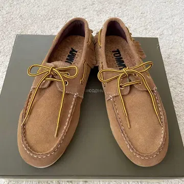타미힐피거 스웨이드 모카신 신발 브라운 24cm 새상품급