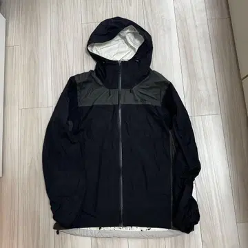 2013년제 렌트 쉘 플러스 자켓 블랙 x 그레이