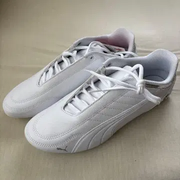 [ 미사용 새상품 ] Puma BMW 콜라보 화이트 스니커즈 28.5cm
