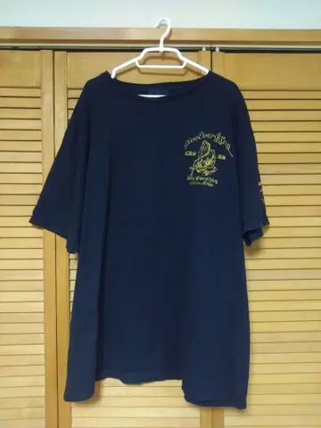 Give Everything 자수 티셔츠 블랙