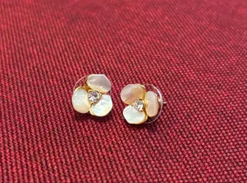 [ kate spade ] 디스코 팬지 스터드 귀걸이