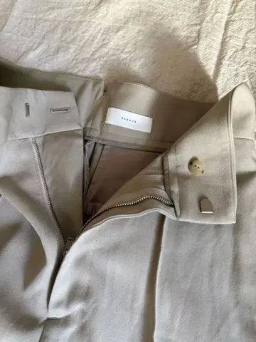 카구레 베이지 와이드 팬츠 센터 프레스 어반 리서치