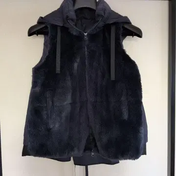 새상품급! 루기바 다운 베스트 네이비 컬러