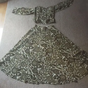 꽃무늬 긴팔 셋업 스커트