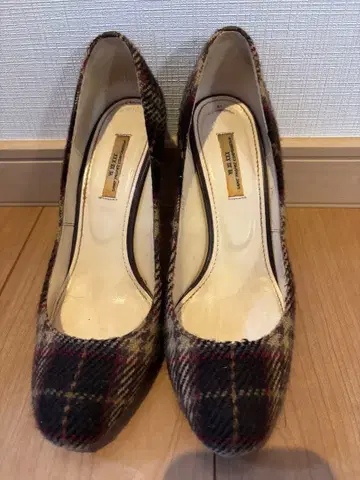체크 무늬 패브릭 하이힐 펌프스