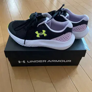 [ 미사용 새상품 ] 언더아머 여성용 신발 23.5cm