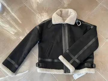 [ 미사용 새상품 ] 블랙 숏 기장 자켓