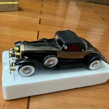 1931년식 오픈카 블랙/골드