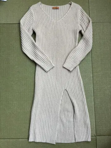 massive 리브 V넥 니트 원피스