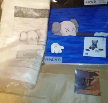 kaws 카우스 UNIQLO 유니클로 아트북 토트백 티셔츠