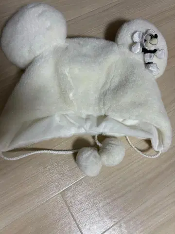 미키 귀 달린 화이트 모자