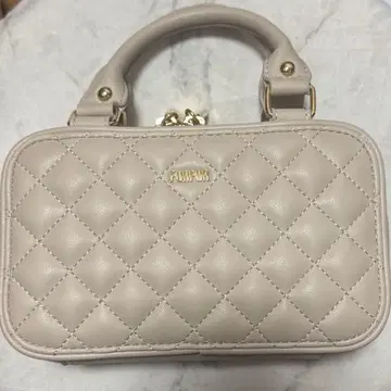 FURFUR 퀼팅 폰 홀더 베이지