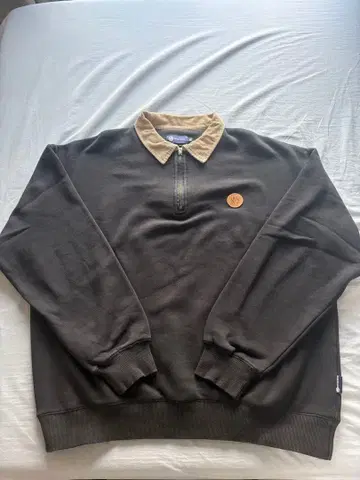 NEW YORK BURST 다크 브라운 맨투맨