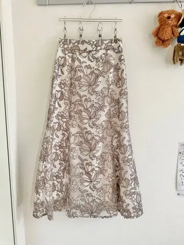 MERCURYDUO 꽃무늬 자수 롱 플레어 스커트