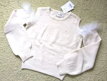 [ michellMacaron ] 페더 소매 니트 오프숄더