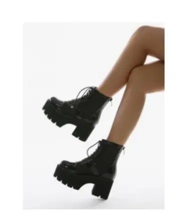 블랙 에나멜 통굽 부츠 메쉬 SHEIN