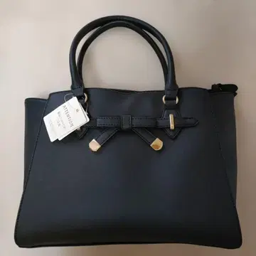 리본 포함 블랙 핸드백