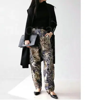 리프 무늬 자카드 테이퍼드 팬츠