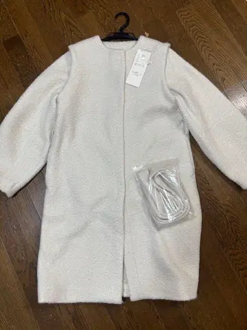 화이트 롱 코트 플리스풍