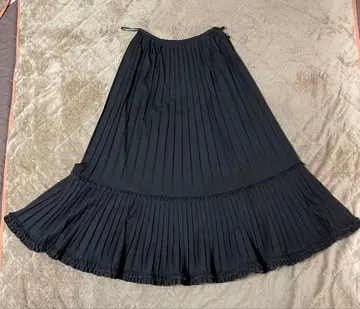 INGEBORG 블랙 플리츠 스커트