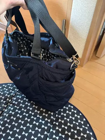 네이비 마더백과 기저귀 교환 시트