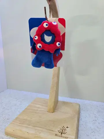 미야쿠미야쿠 인형 배지 레어입니다