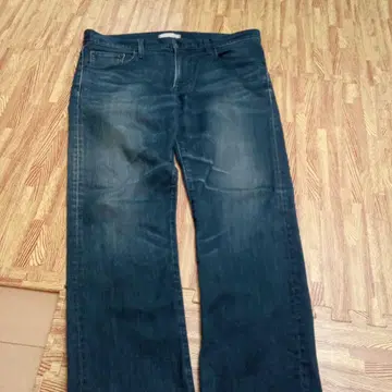 UNIQLO 다크 블루 스트레치 데님 팬츠