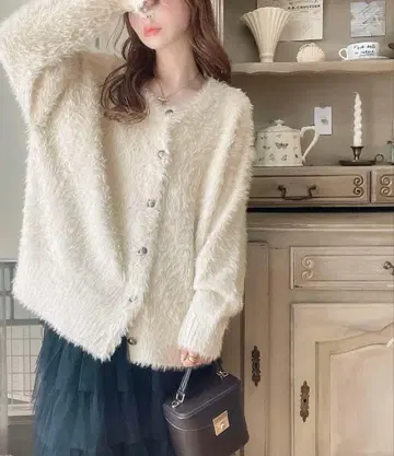 아이보리 퍼 소재 가디건