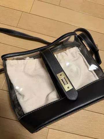 클리어 숄더백 블랙