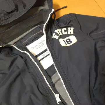 아바크롬비&피치 후드 부착 나일론 자켓 S 사이즈 네이비