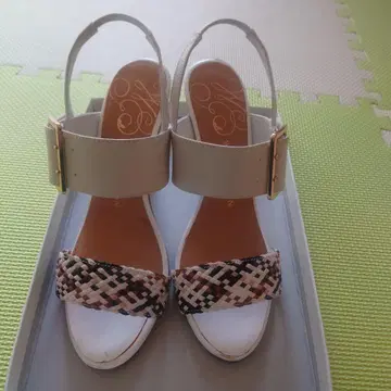 스트랩 포함 샌들 사이즈 25.5cm