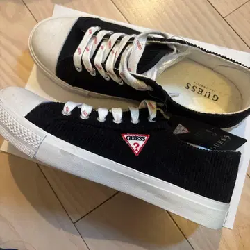 GUESS 블랙 코듀로이 스니커즈 25cm