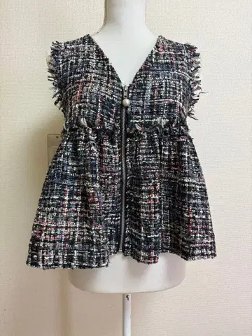 이번 시즌 라메 네프 트위드 페플럼 베스트 네이비 계열 멀티 컬러 M