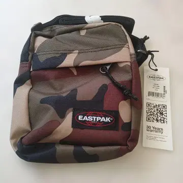 EASTPAK 카모플라쥬 바디백