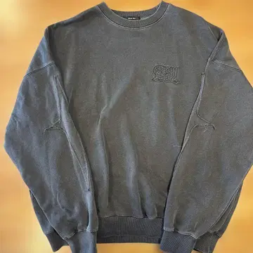 워시 가공 맨투맨 다크 그레이