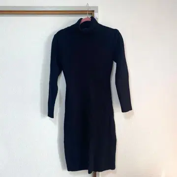 미사용 새상품 AMBIENT 터틀넥 미디 니트 원피스